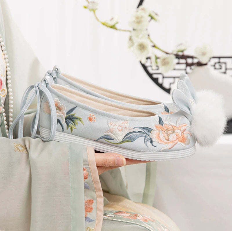 Lovely Hanfu Shoes Women Chinese Traditional Flat Shoes Winter Warm Thick Hanfu Embroidered Shoes Cosplay Accessory For Women