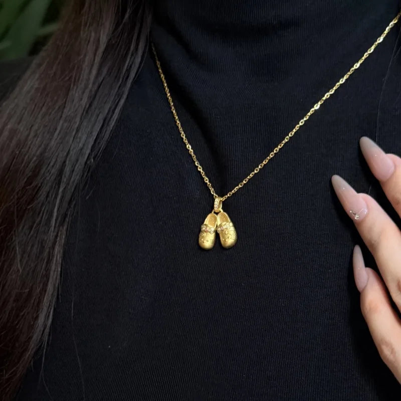 Real 18K gold shoe pendant AU750 gold inlaid moissanite pendant temperament fashionable necklace pendant boutique jewelry gift