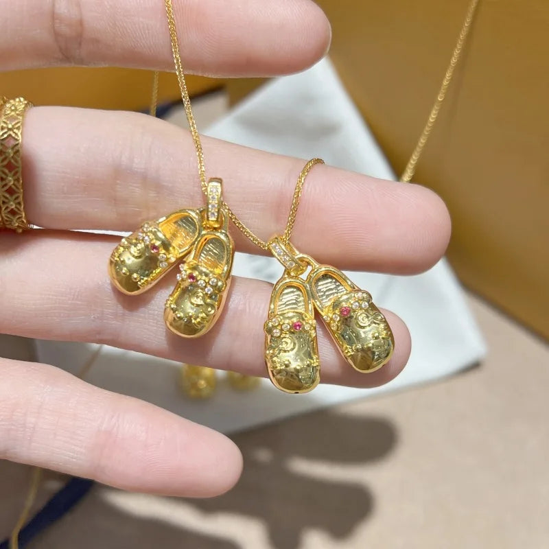 Real 18K gold shoe pendant AU750 gold inlaid moissanite pendant temperament fashionable necklace pendant boutique jewelry gift