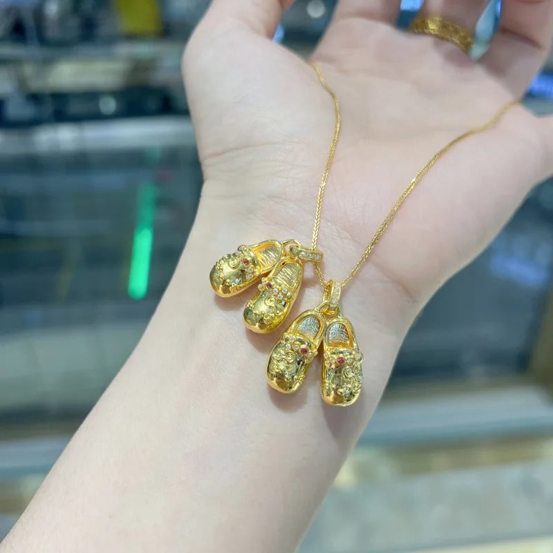 Real 18K gold shoe pendant AU750 gold inlaid moissanite pendant temperament fashionable necklace pendant boutique jewelry gift