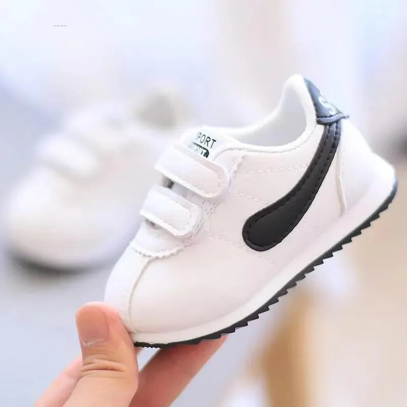 New Four Seasons Children's Sneakers Boys Breathable Soft Bottom Board Shoes Girls Soft Bottom Casual Shoes Kids Walking Shoes