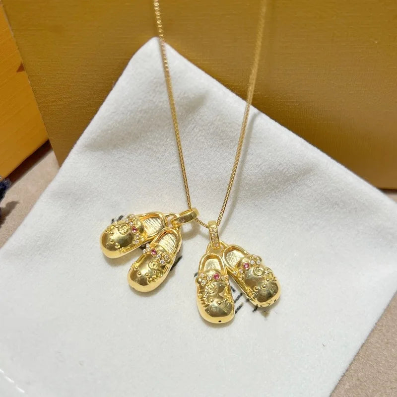 Real 18K gold shoe pendant AU750 gold inlaid moissanite pendant temperament fashionable necklace pendant boutique jewelry gift