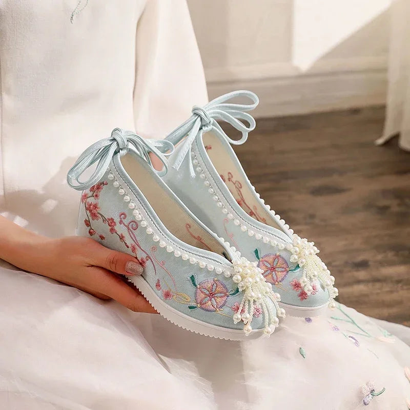 Hanfu Shoes Women Chinese Vintage Embroidered Shoes Hanfu Cheongsam Shoes White Blue Red Chinese Gift For Women Plus Size 40
