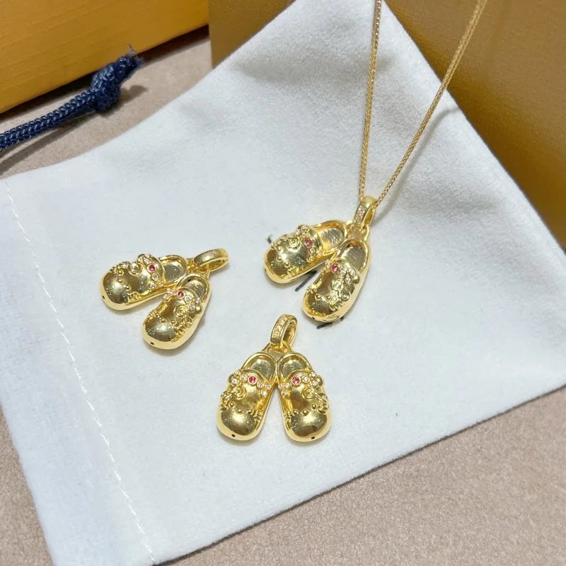 Real 18K gold shoe pendant AU750 gold inlaid moissanite pendant temperament fashionable necklace pendant boutique jewelry gift