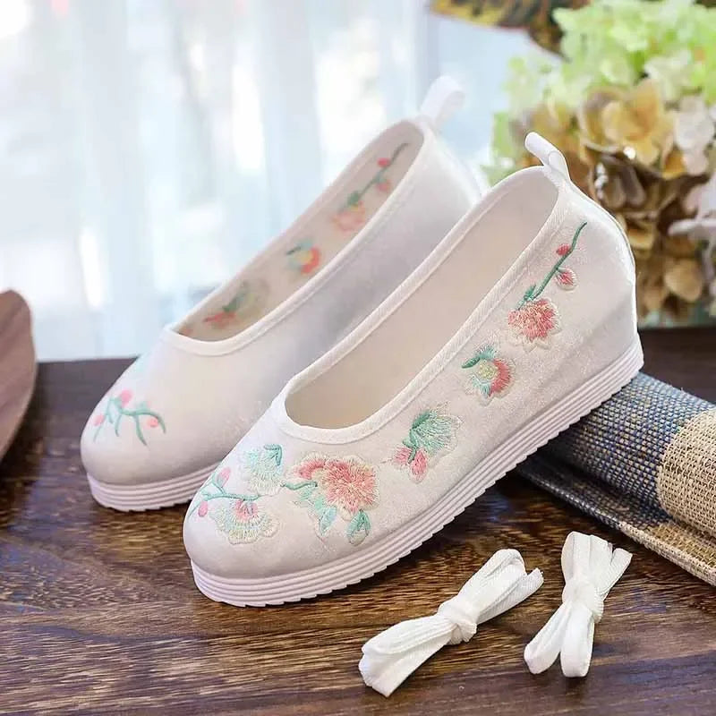 Hanfu Traditional Shoes Women Chinese Flat Embroidery Vintage Cosplay Hanfu Shoes White Black Red Plus Size 41 Gift