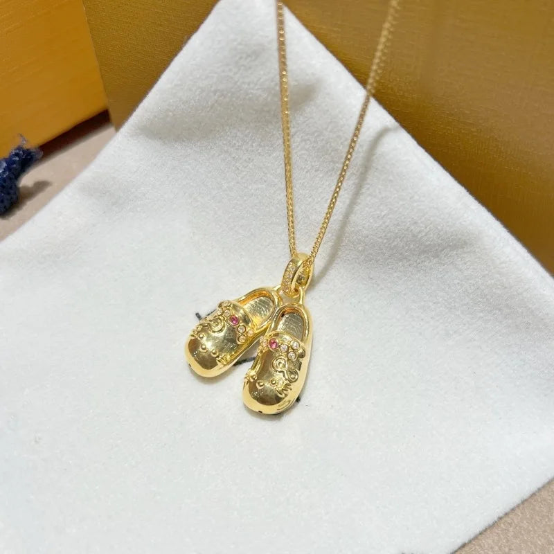 Real 18K gold shoe pendant AU750 gold inlaid moissanite pendant temperament fashionable necklace pendant boutique jewelry gift